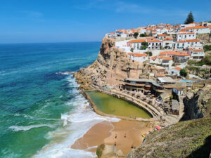 Azenhas do Mar, paese arroccato sulla costa del Portogallo