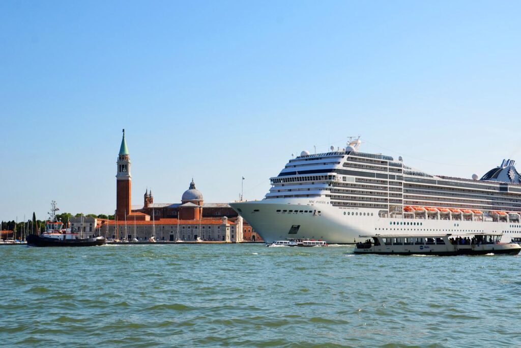 Turismo-di-massa-vs-Venezia-sostenibile